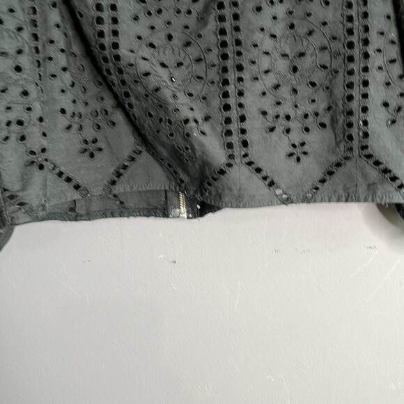 Urban Outfitters Black Eyelet Square Neck Piff Sleeve Top Exposed Zipper Sz M - Picture 4 of 9